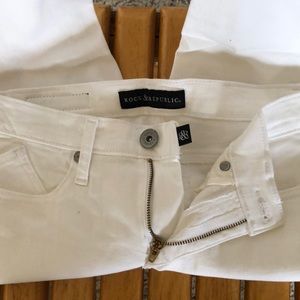 Woman’s rock & republic white , skinny jeans SZ4